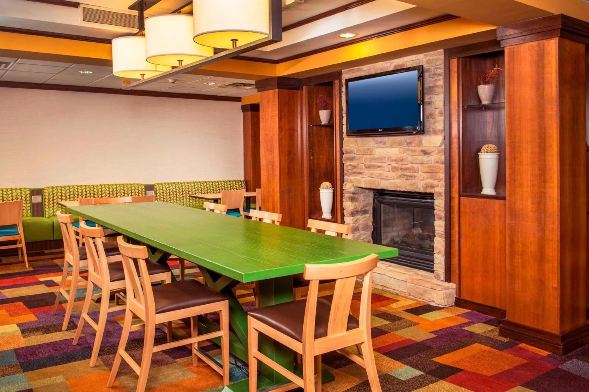 Fairfield Inn & Suites By Marriott Williamsburg Restaurace fotografie
